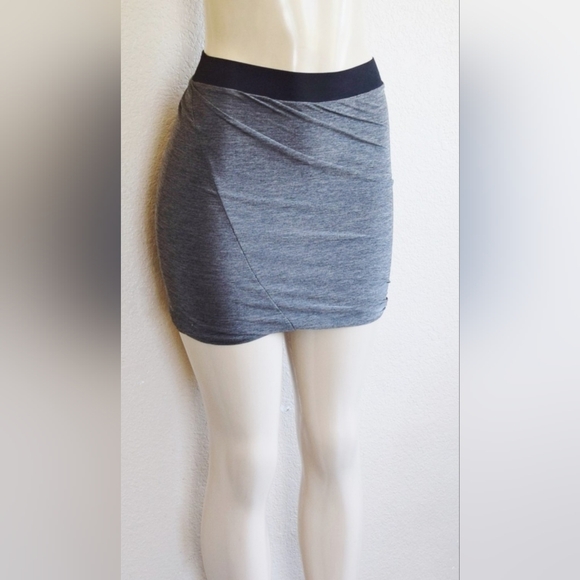 Guess Dresses & Skirts - SUPER STRETCHY BODYCON GUESS JERSEY MINI SKIRT